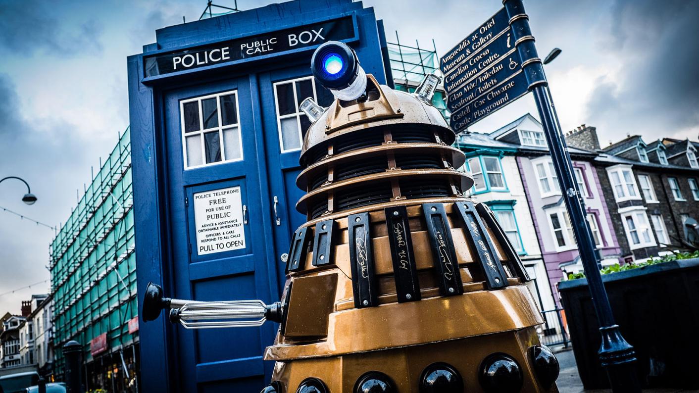 The school with a Tardis, a Harry Potter world and a glow-in-the-dark  library – Howard Junior School